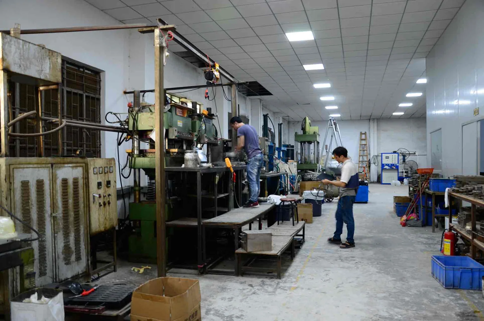 Wide view of the JOHHAR carbon fiber composite manufacturing workshop